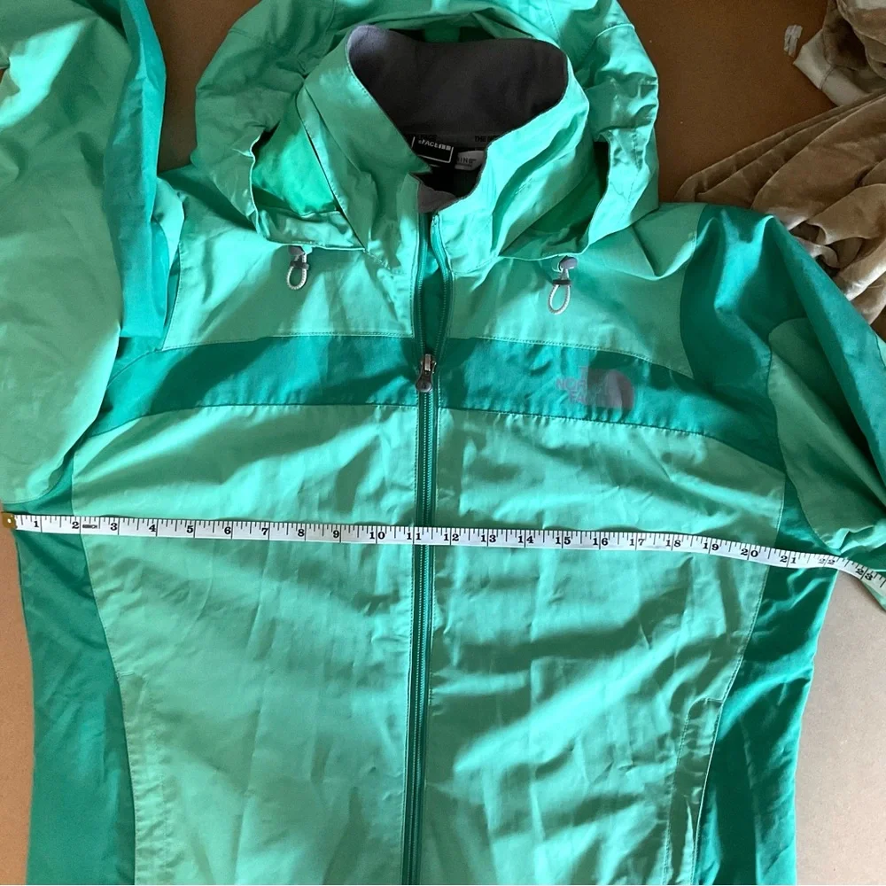 The North Face Women’s Green Hooded Rain Jacket Windbreaker Medium - Picture 6 of 8
